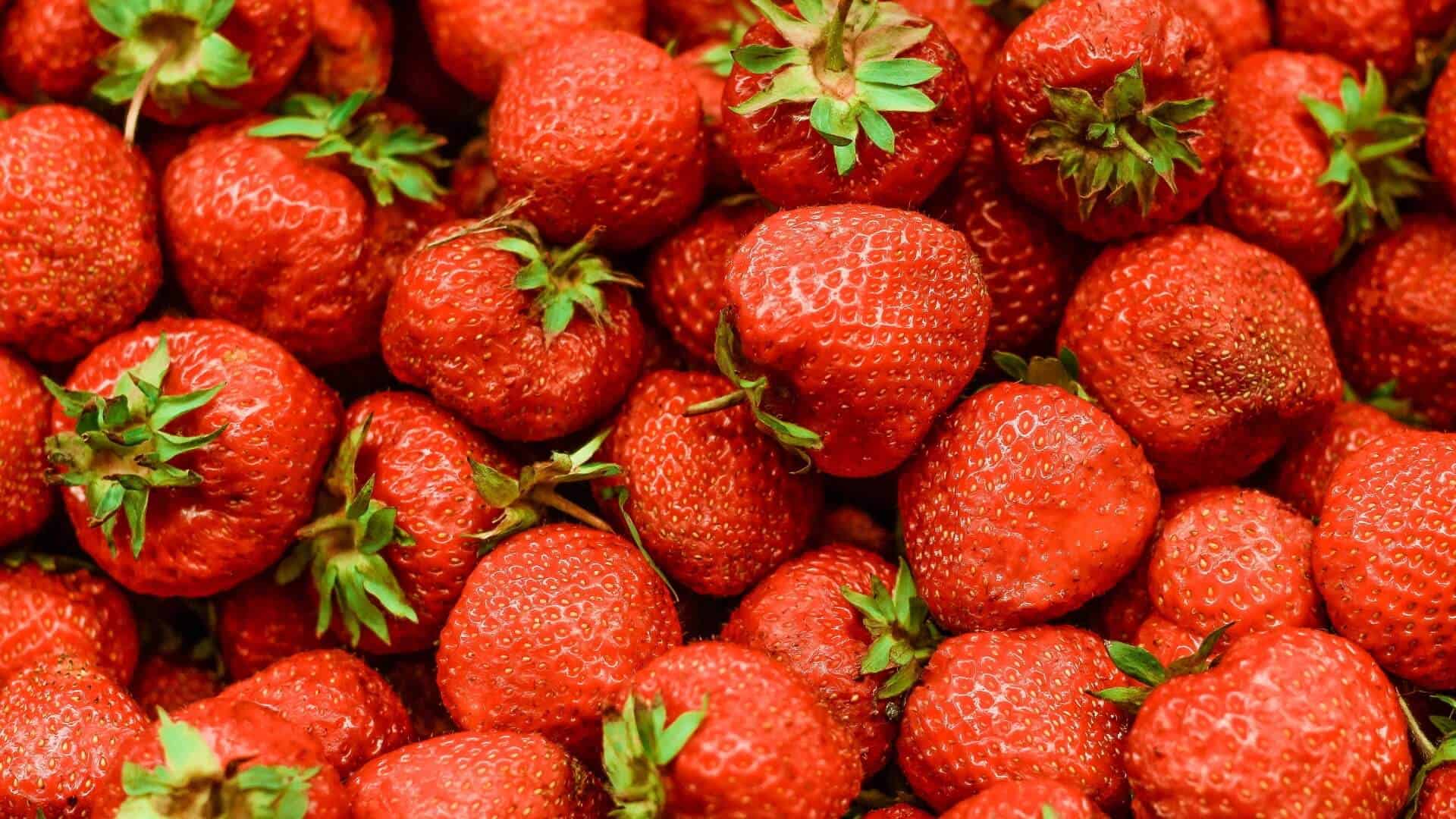 strawberries background image